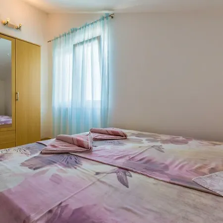 Ivano Apartment *